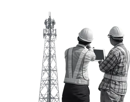 Ingenieros haciendo levantamiento frente a una torre